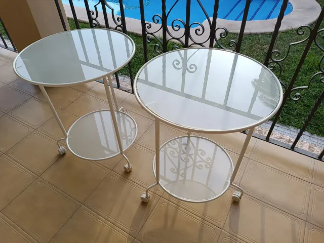 Mesas auxiliares cristal y metal