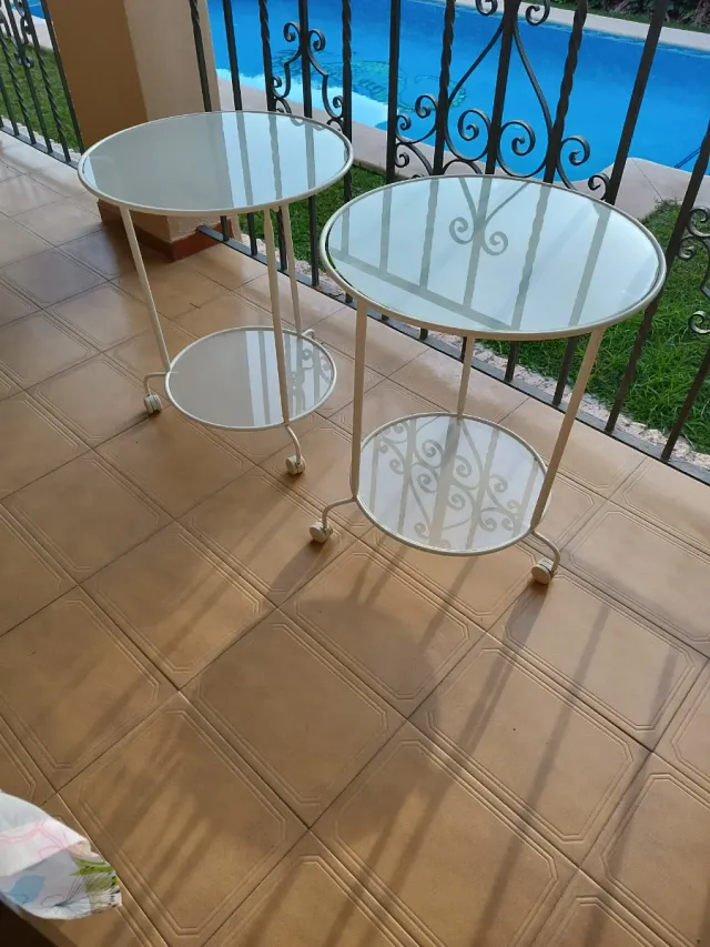 Mesas auxiliares cristal y metal