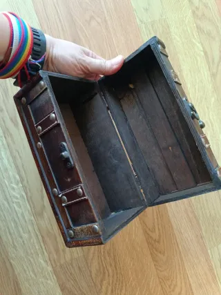 Baúl decorativo madera y metal