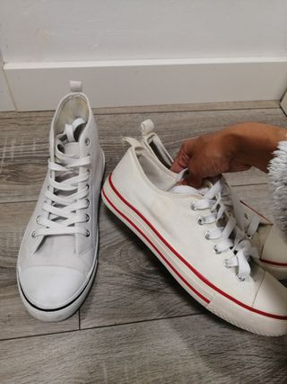 Zapatillas Blancas con Detalles Rojos