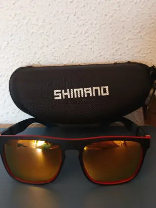 Gafas de sol Shimano negras y rojas
