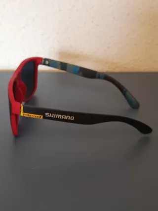 Gafas de sol Shimano negras y rojas