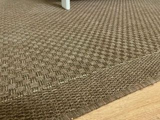 Alfombra marrón de tela