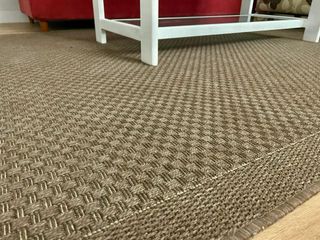 Alfombra marrón de tela