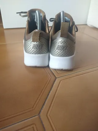 Nike Air Max Doradas