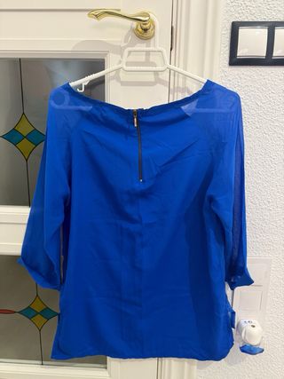 Lote: Blusa negra y blusa azul talla S
