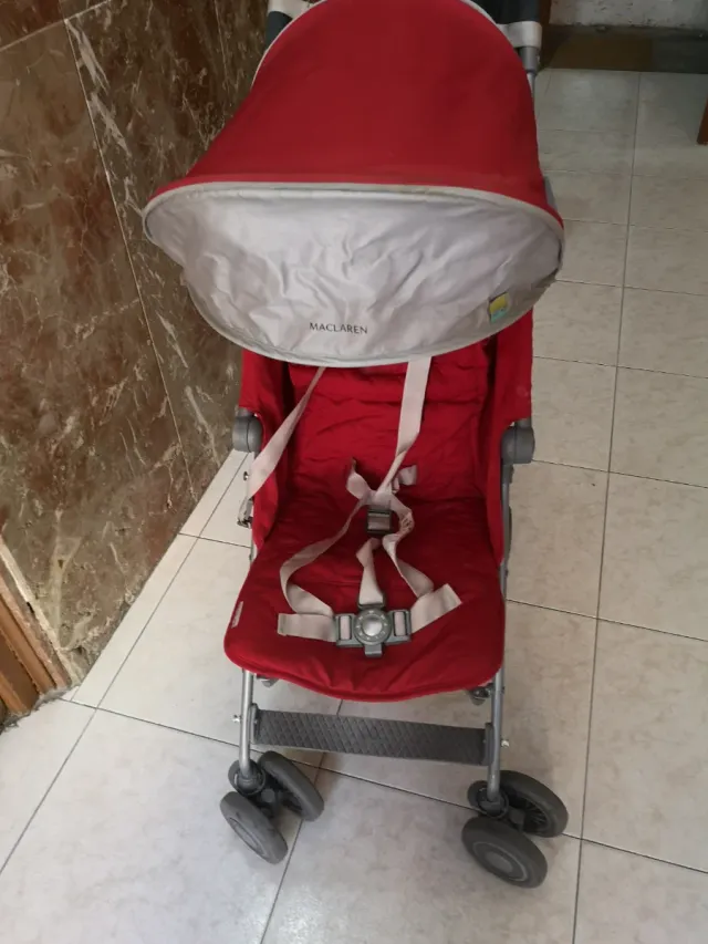 Carro de paseo Maclaren rojo