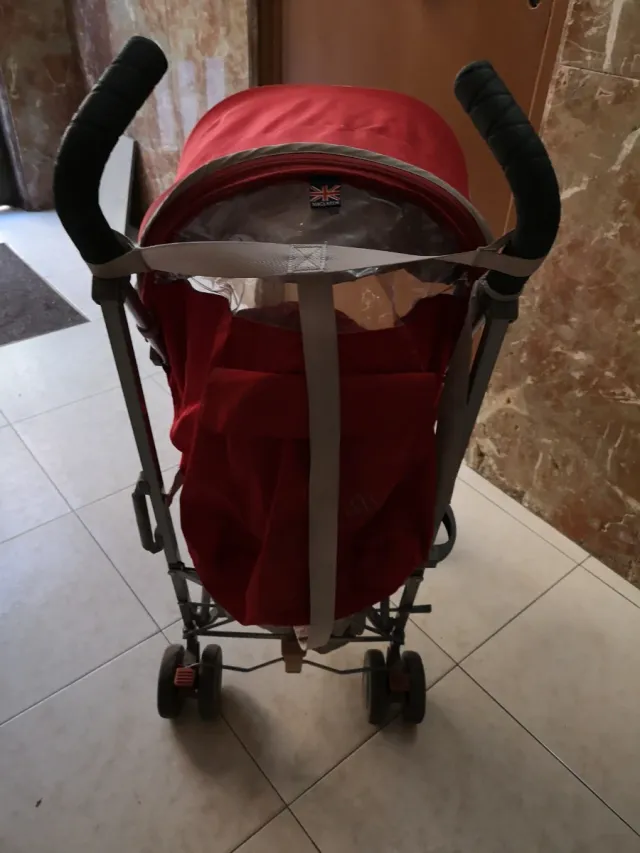 Carro de paseo Maclaren rojo