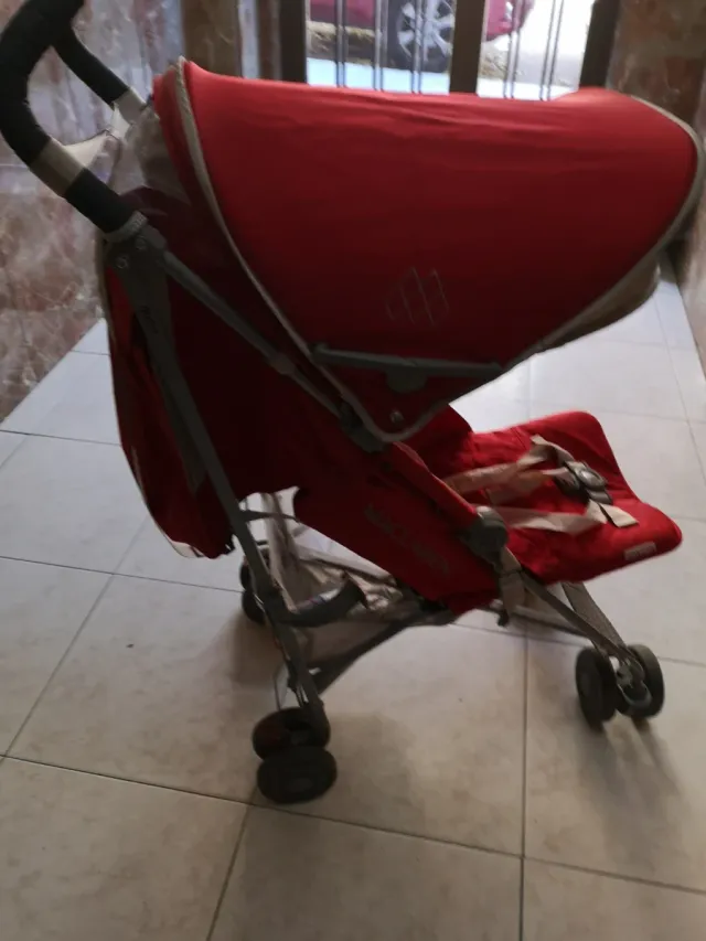 Carro de paseo Maclaren rojo