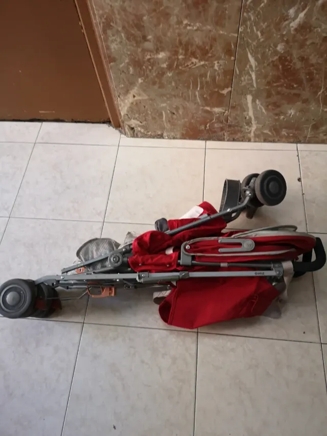 Carro de paseo Maclaren rojo