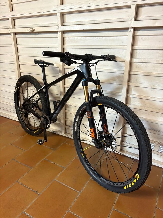Bicicleta Focus Raven Carbono talla S 27,5