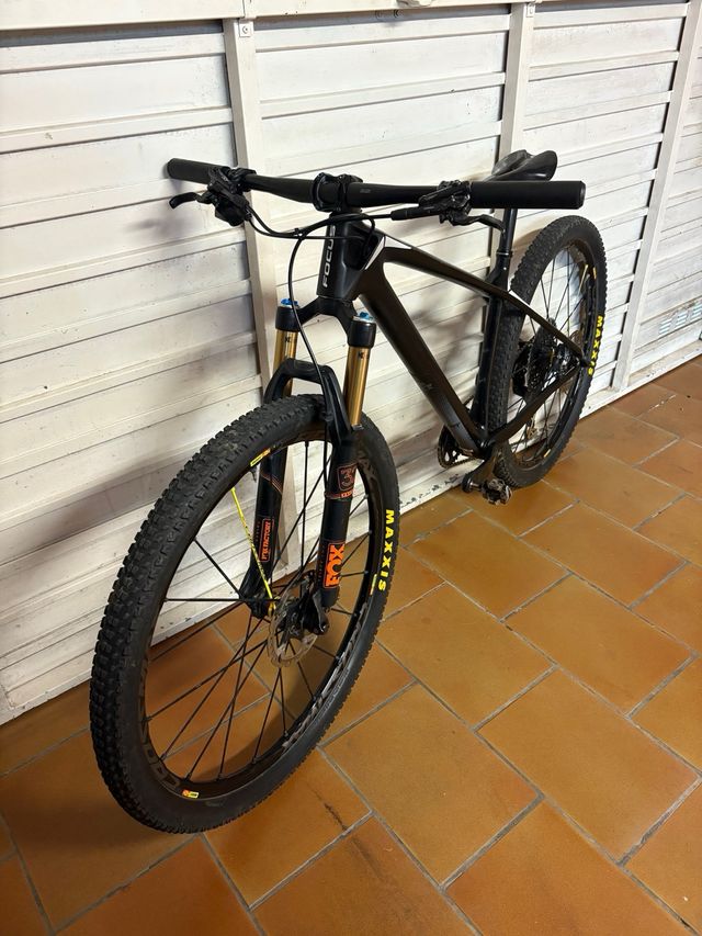 Bicicleta Focus Raven Carbono talla S 27,5