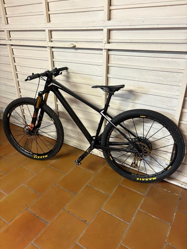 Bicicleta Focus Raven Carbono talla S 27,5