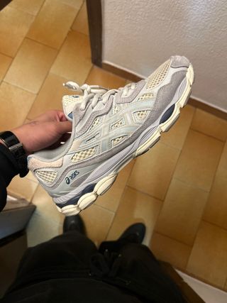 Asics Beige/Gris Zapatillas Deportivas