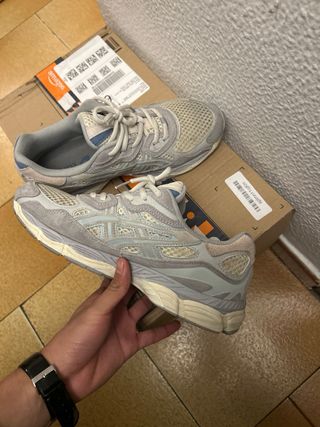 Asics Beige/Gris Zapatillas Deportivas