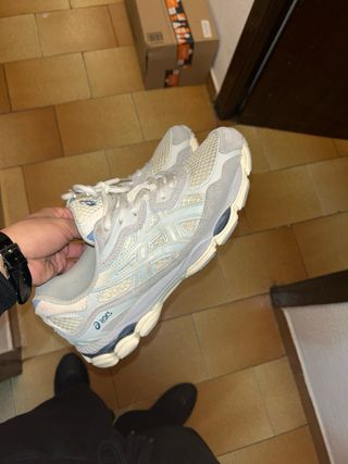 Asics Beige/Gris Zapatillas Deportivas