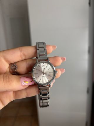 Reloj de pulsera plateado