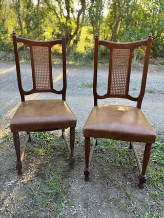 Juego de 2 sillas antiguas de madera