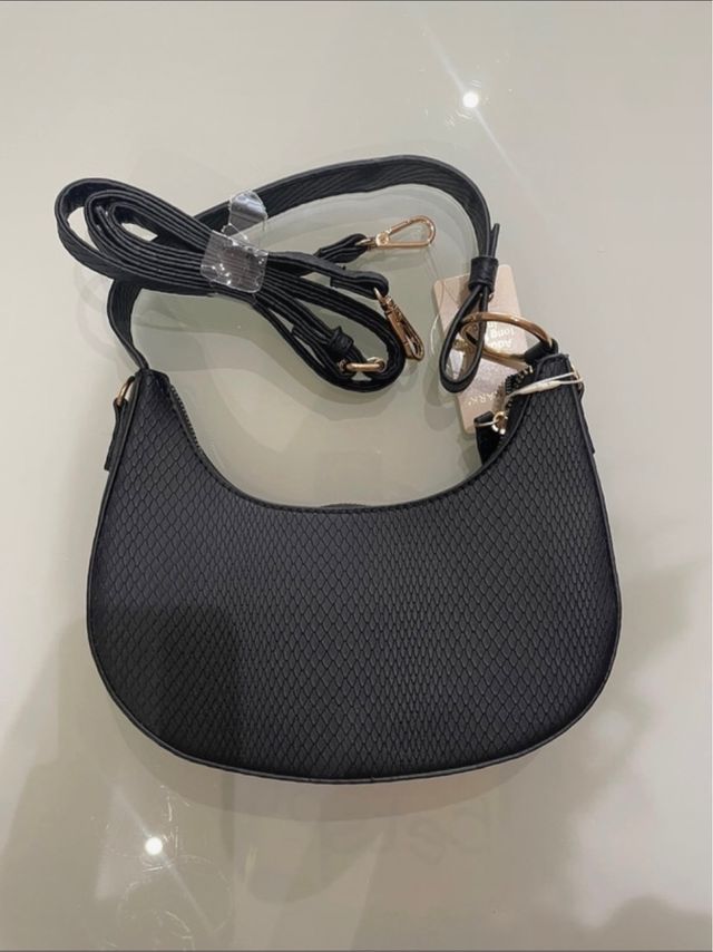 Bolso negro efecto piel