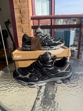 Zapatillas ASICS Negras y Grises