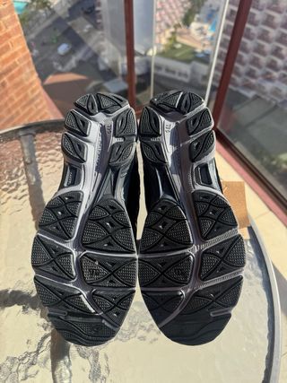 Zapatillas ASICS Negras y Grises