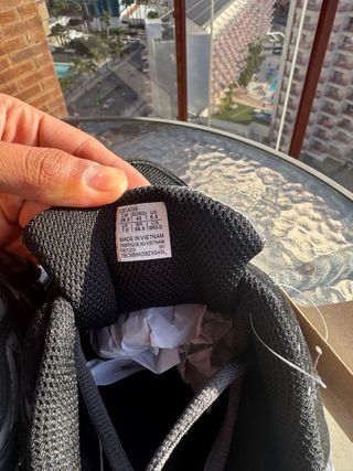 Zapatillas ASICS Negras y Grises