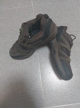 Botas de trekking talla 42/43 y Bambas