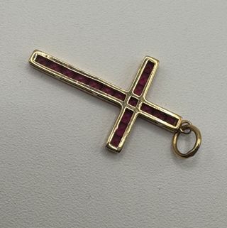 Colgante Cruz Oro 18k con piedras rojas