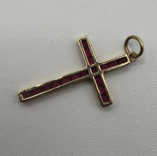 Colgante Cruz Oro 18k con piedras rojas