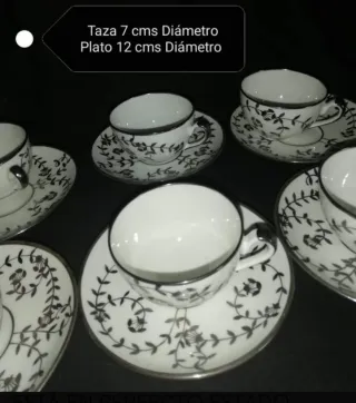 Tazze e piatti di porcellana antichi