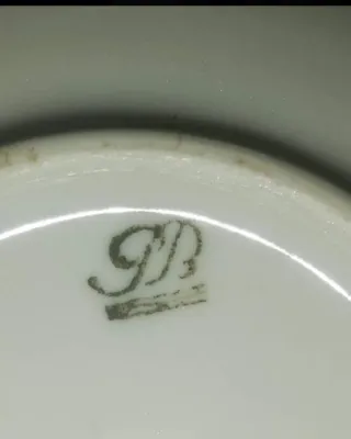 Tazze e piatti di porcellana antichi