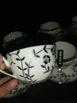 Tazze e piatti di porcellana antichi