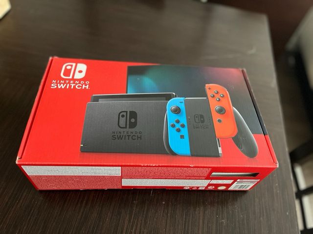 Nintendo Switch + Funda + Mario Kart 8 Deluxe