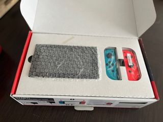 Nintendo Switch + Funda + Mario Kart 8 Deluxe