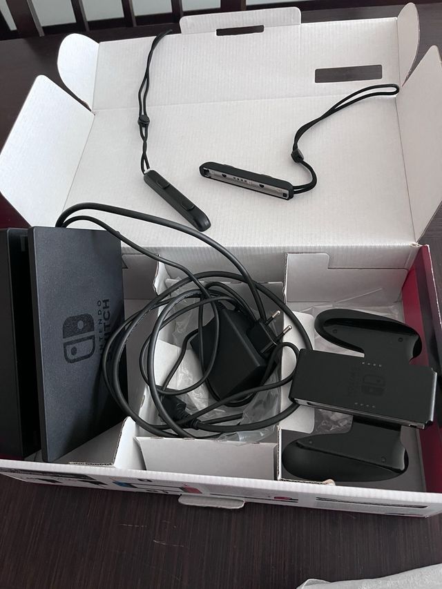 Nintendo Switch + Funda + Mario Kart 8 Deluxe