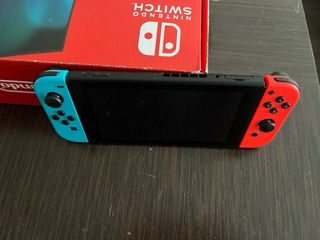 Nintendo Switch + Funda + Mario Kart 8 Deluxe