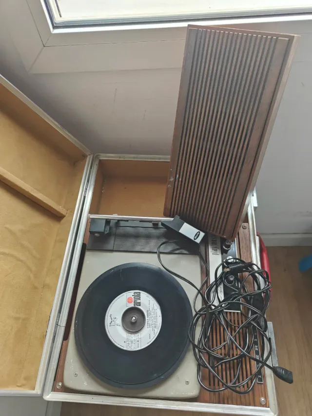 Tocadiscos IBERIA Maleta Vintage