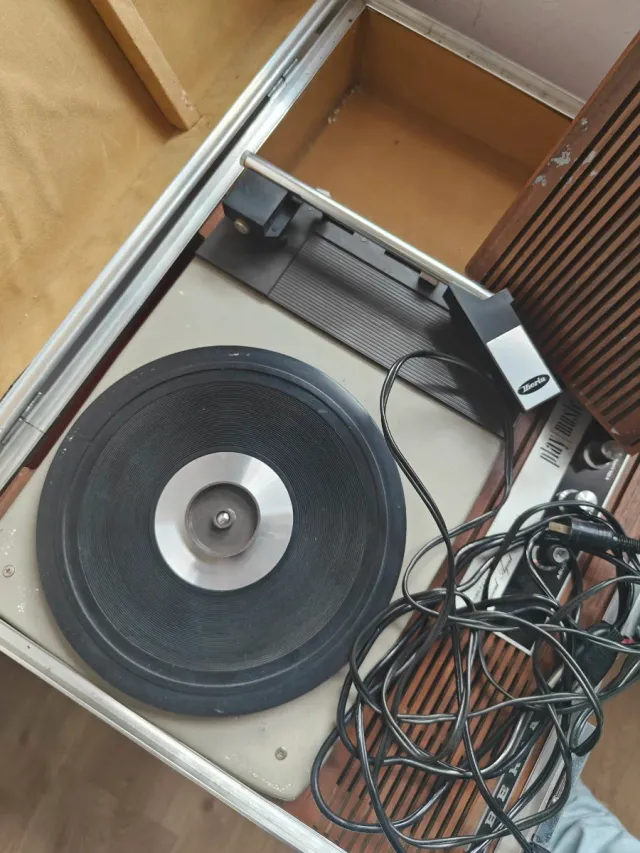 Tocadiscos IBERIA Maleta Vintage