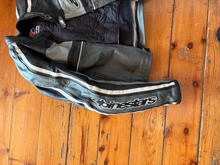 Chaqueta Alpinestars Negra y Blanca. Talla 50