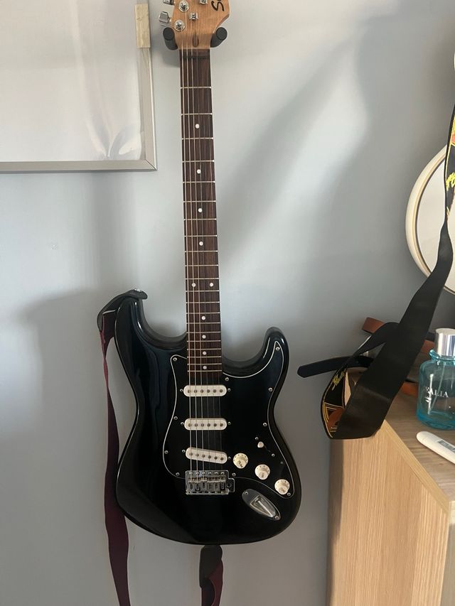 Squier Affinity Stratocaster nera