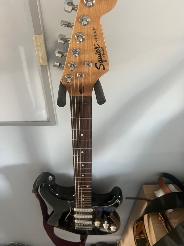 Squier Affinity Stratocaster nera