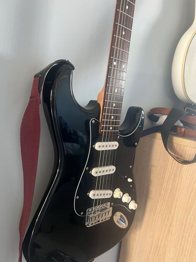 Squier Affinity Stratocaster nera