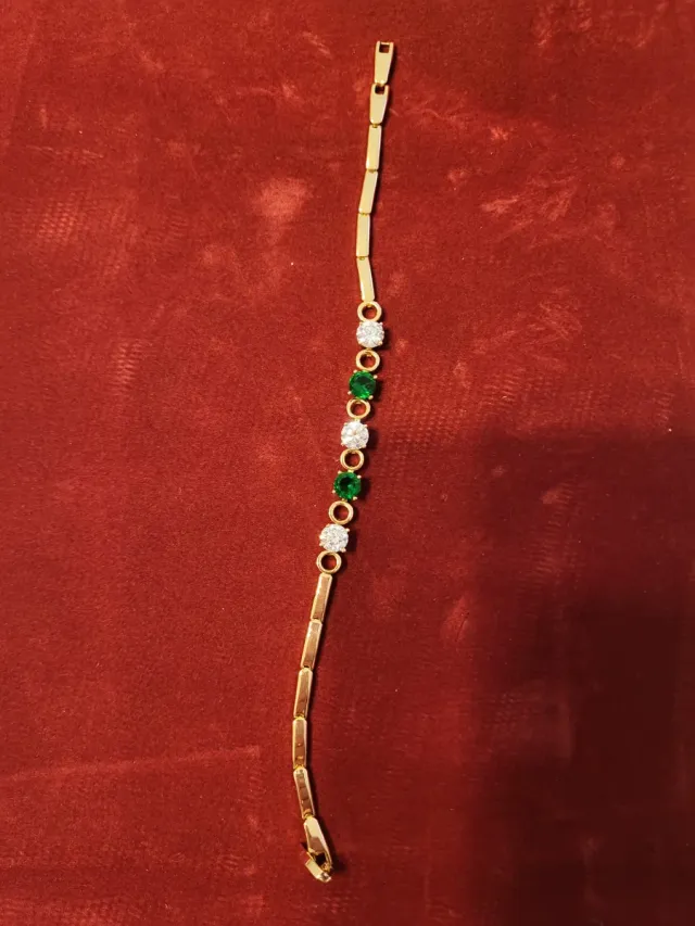 Bracciale in argento con pietre verdi