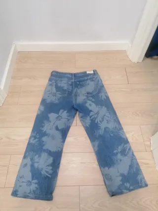 Pantalón vaquero Clockhouse estampado