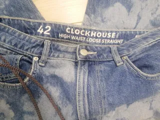 Pantalón vaquero Clockhouse estampado