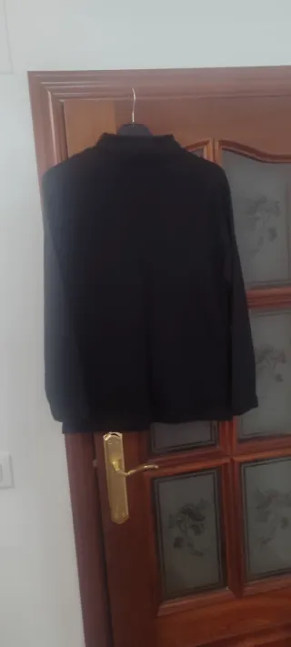 Jersey negro con pedrería