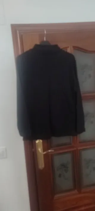 Jersey negro con pedrería