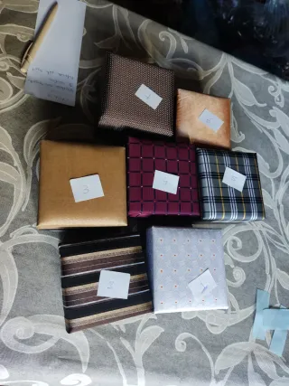 Corbatas nuevas con su estuche,