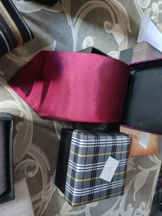 Corbatas nuevas con su estuche,