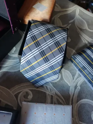 Corbatas nuevas con su estuche,